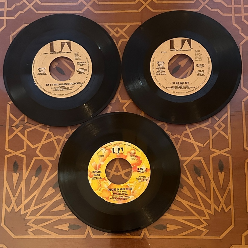 Vintage 1970’s Crystal Gayle 45RPM Vinyl Records~Set of 3